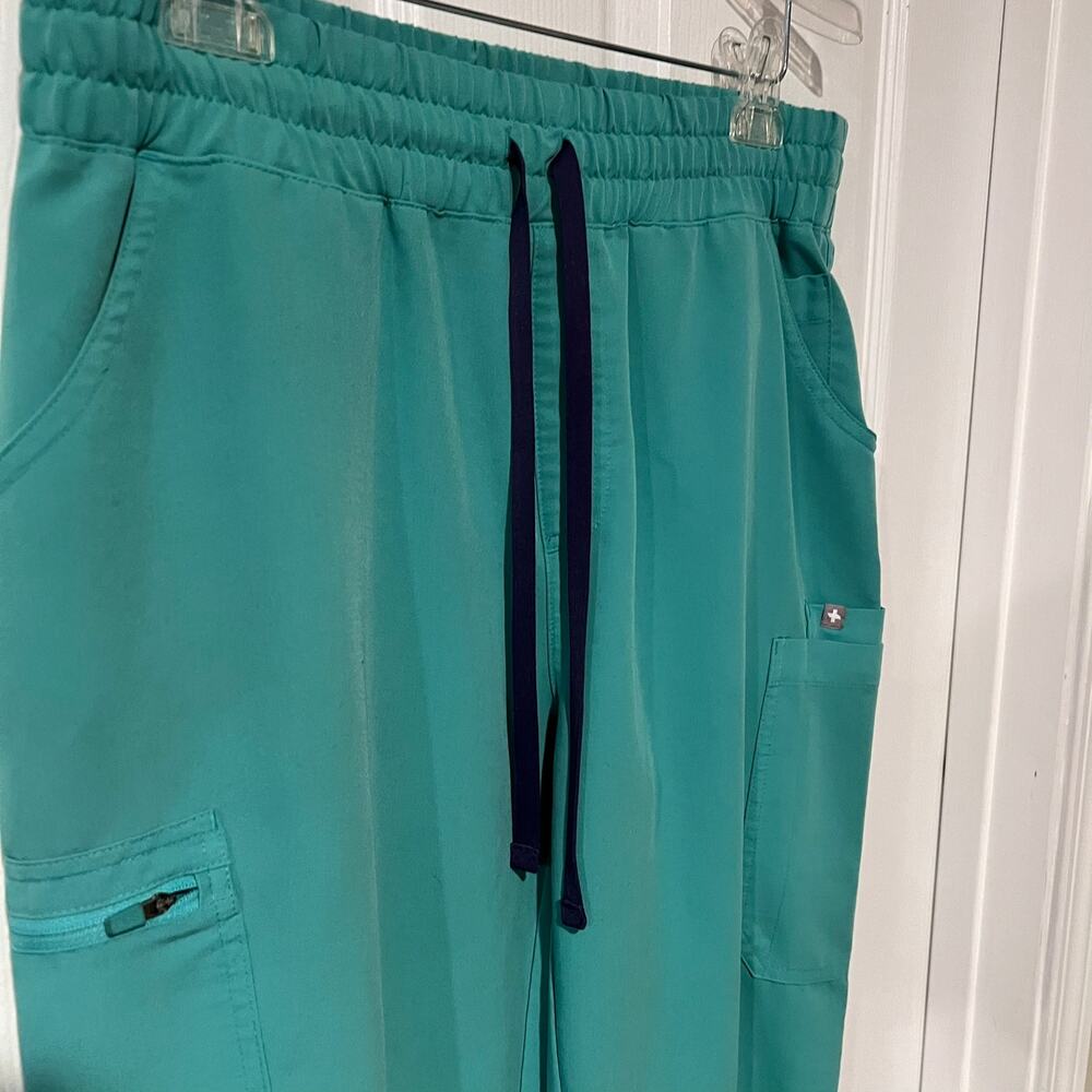 FIGS Yola Technical Collection Scrub Pants - Picture 7 of 9